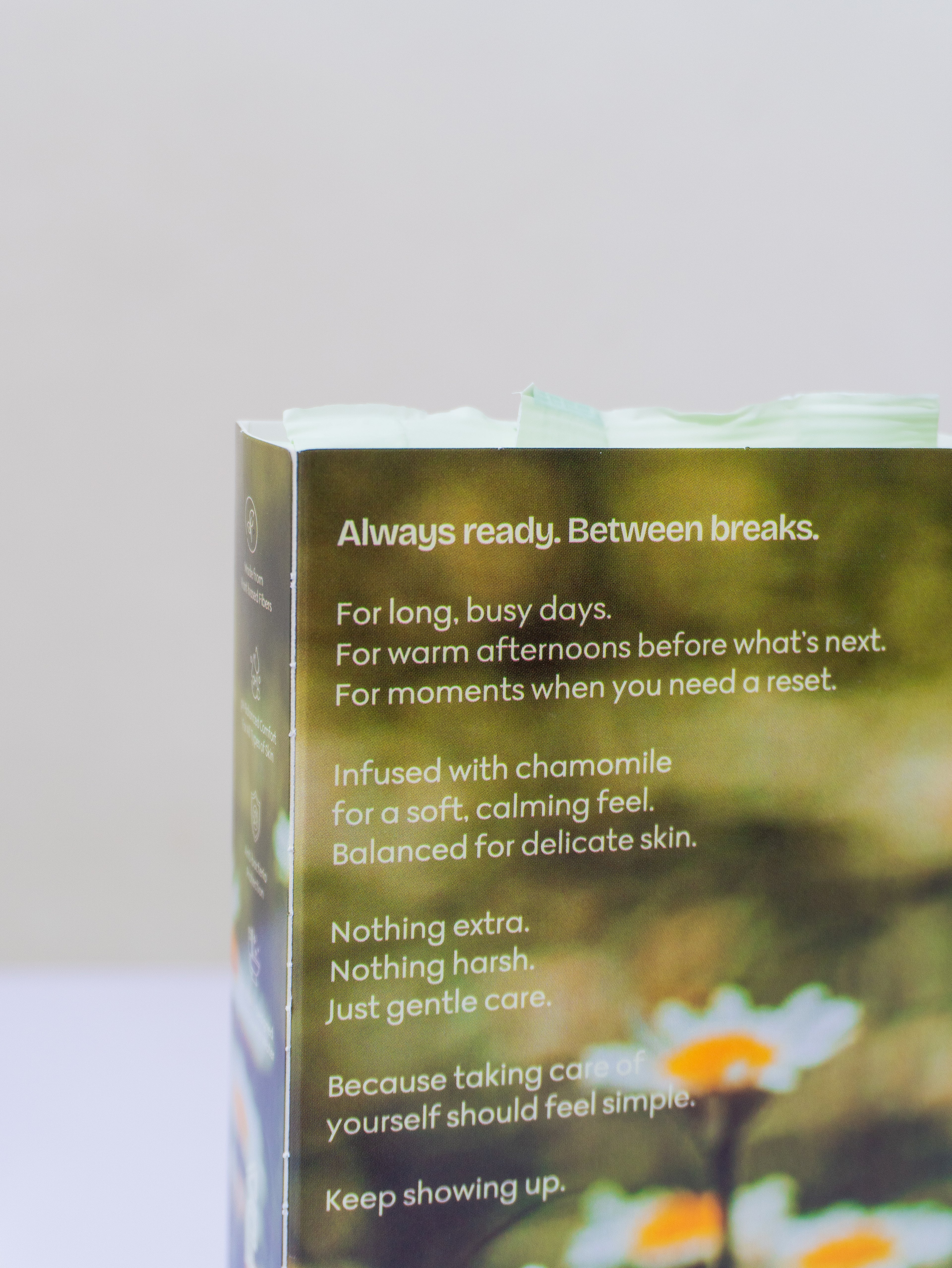 12 Chamomile Calm Feminine Wipe